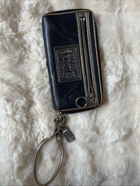 Vintage Coach Black Leather Wristlet with Metallic Gold Trim